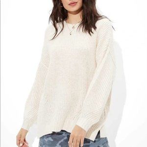 American Eagle AE Oversized Dreamspun Crew Neck Sweater in Cream - Size M